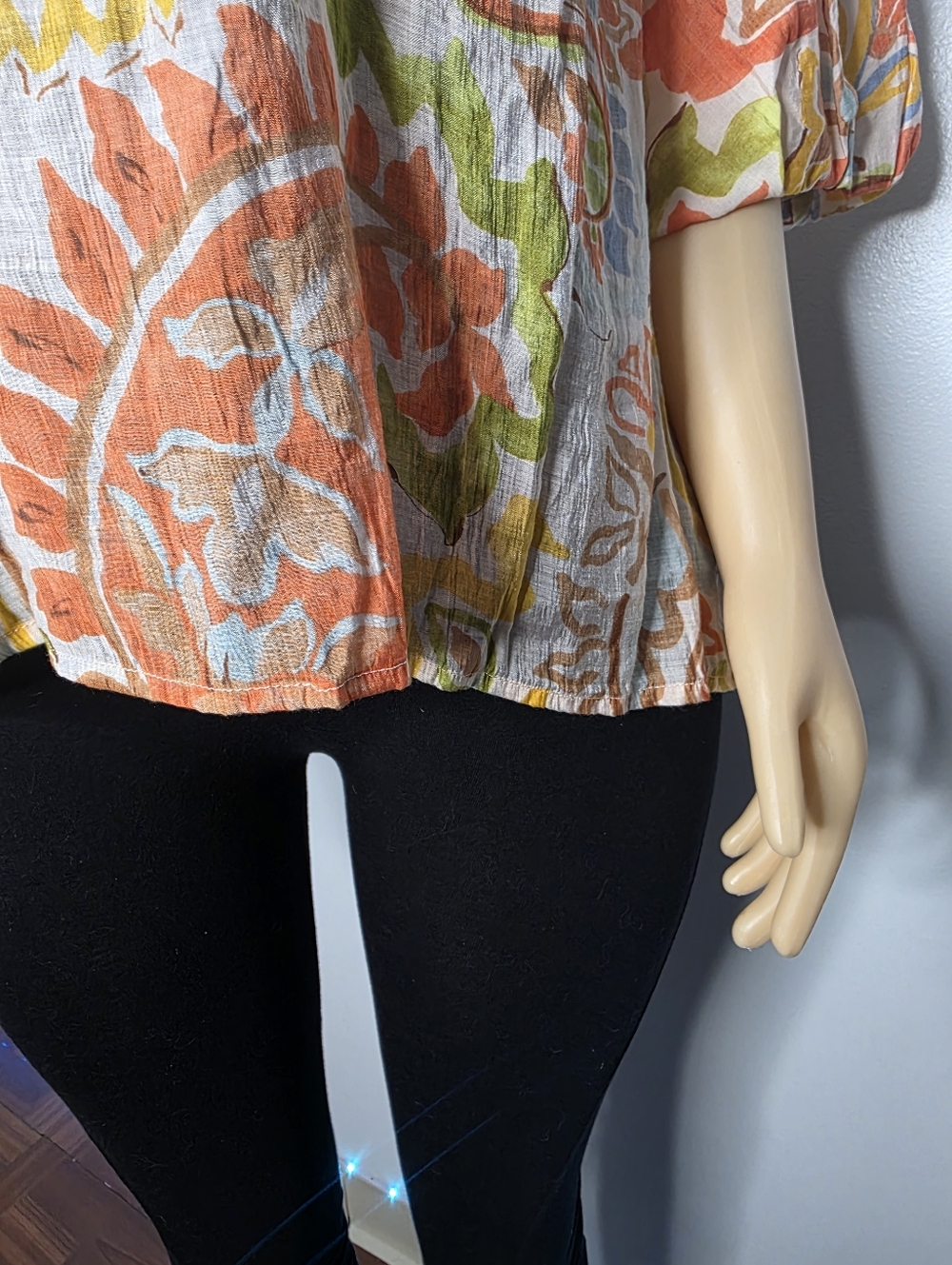 Vince Camuto Multicolor Floral Scoop-Neck Button Front Tunic Size US/XL - Picture 9 of 11